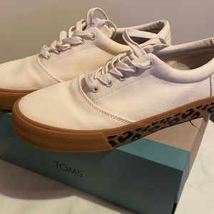 Like new Toms leopard print some white sneakers